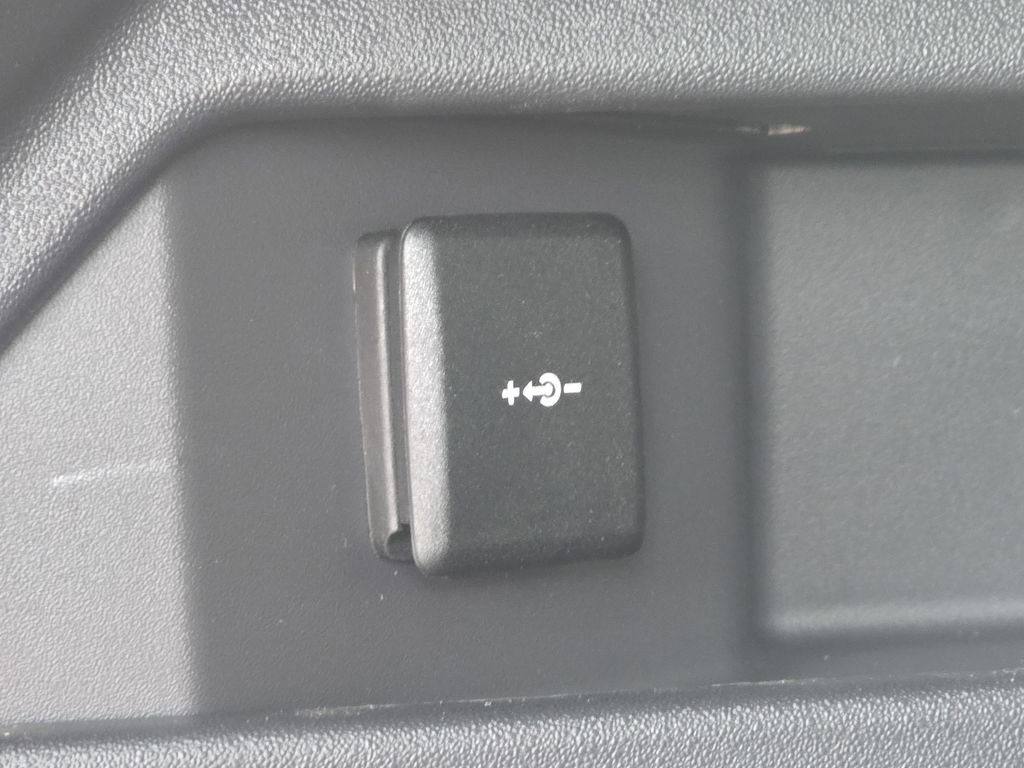 New 2025 Land Rover Discovery Sport Dynamic SE AWD/4WD image 16