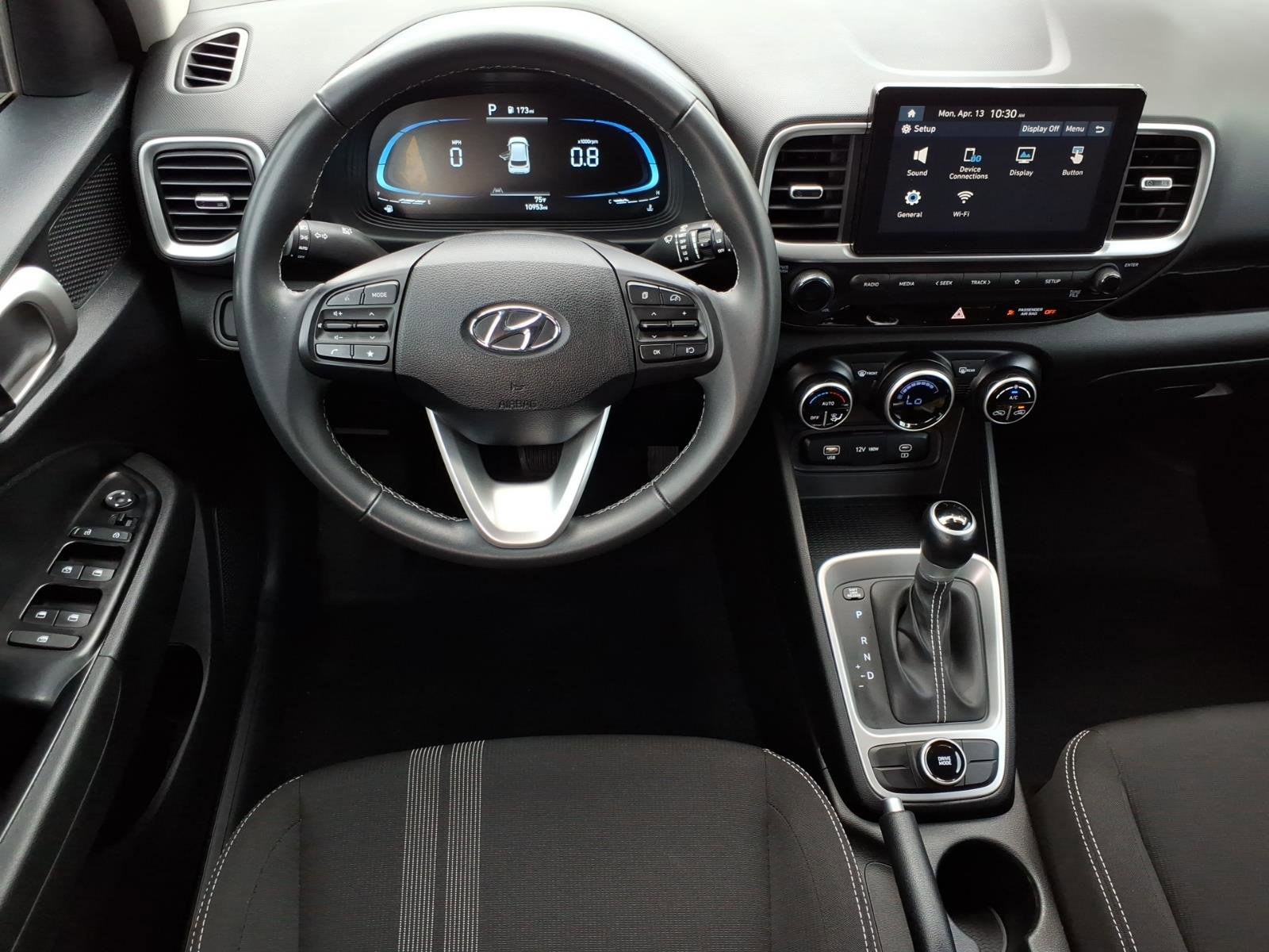 Certified 2025 Hyundai Venue SEL image 17