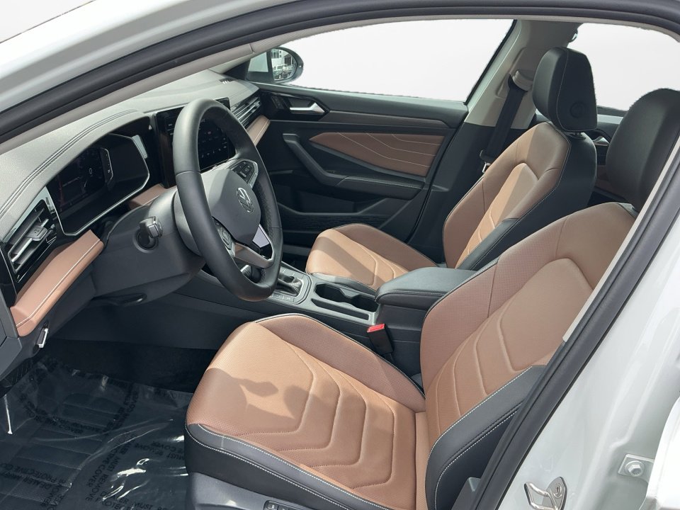 Used 2025 Volkswagen Jetta SEL image 11