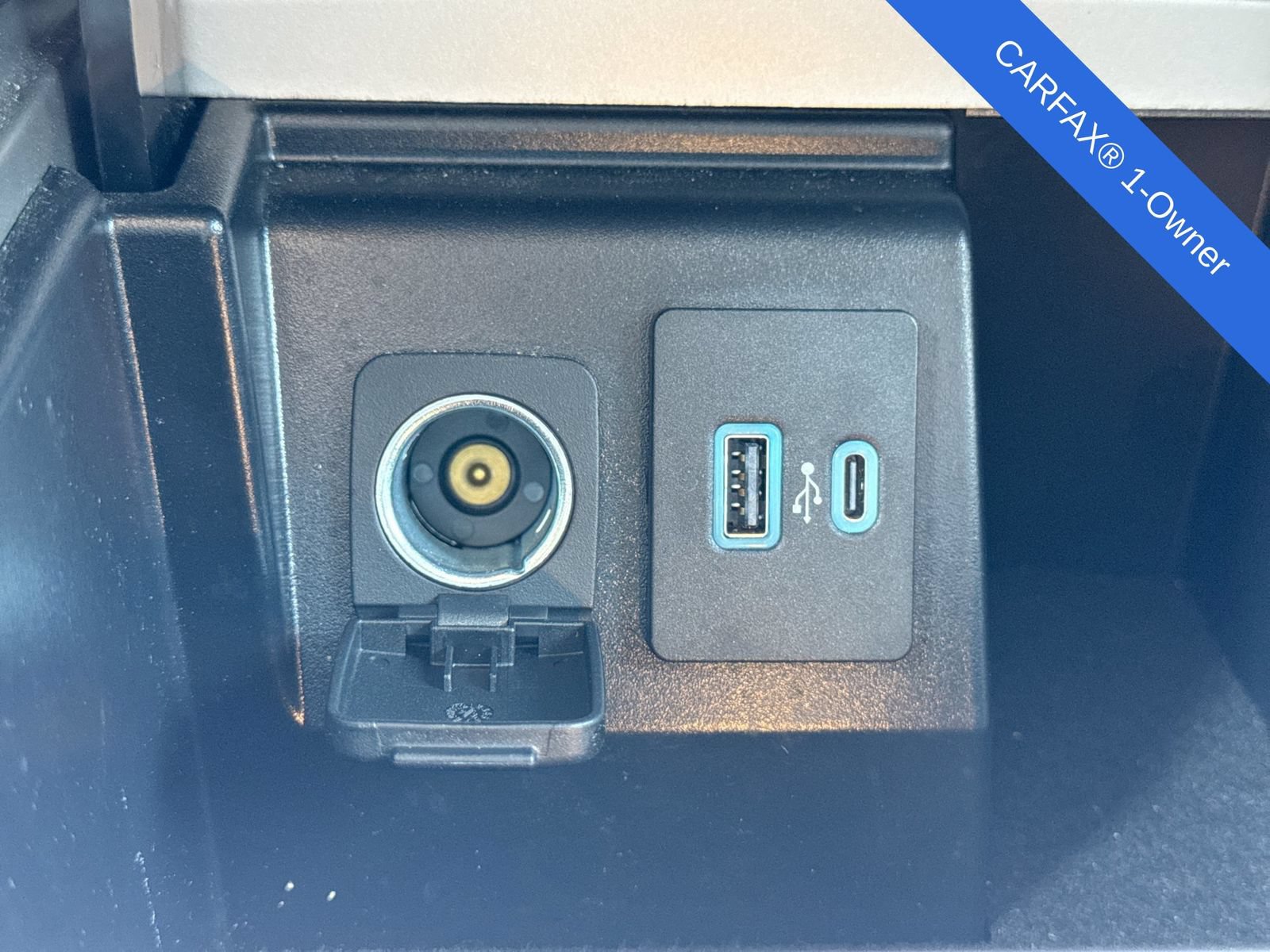 Used 2023 Ford Explorer XLT w/ Equipment Group 202A AWD/4WD image 37