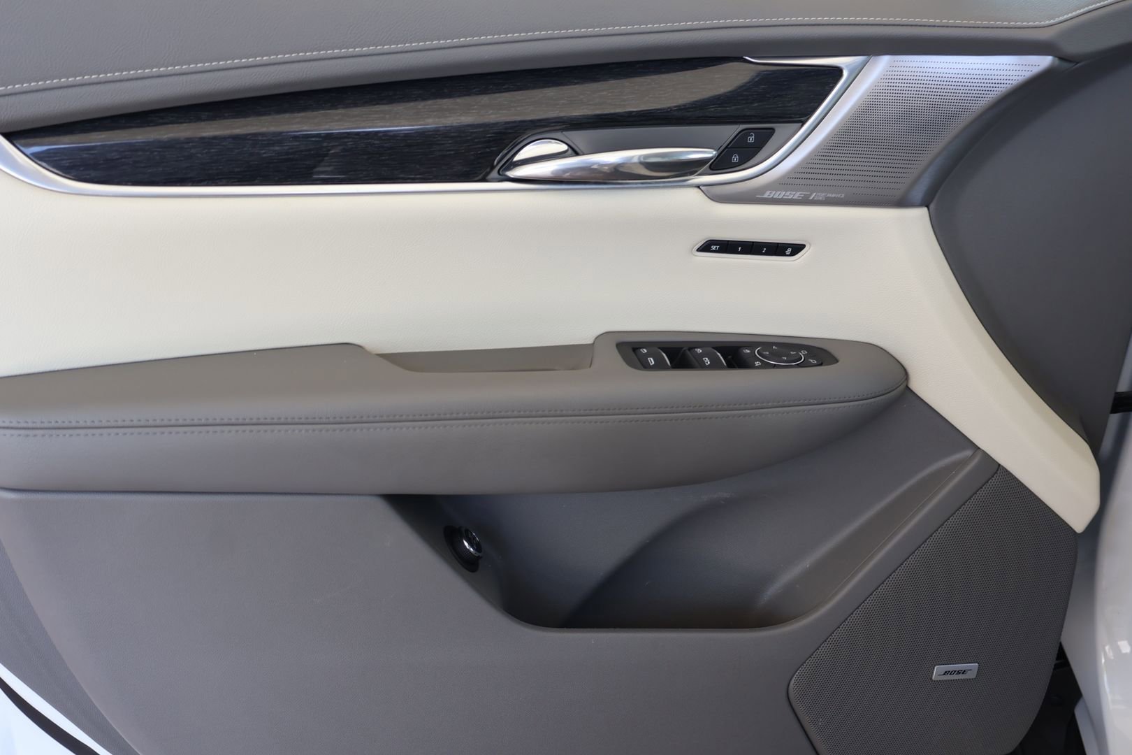 Used 2022 Cadillac XT6 Premium Luxury w/ Technology Package image 10