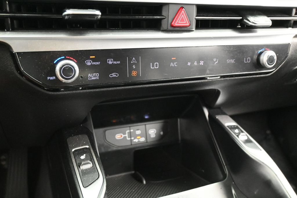 Used 2024 Kia Sorento S FWD image 23
