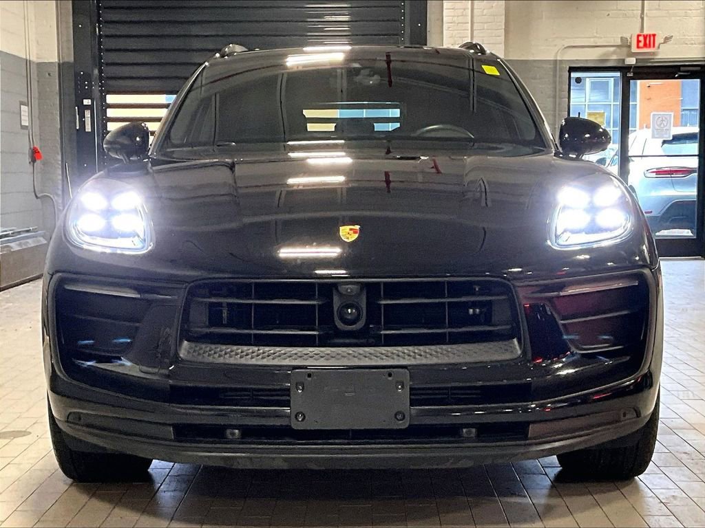 Certified 2023 Porsche Macan AWD/4WD image 8