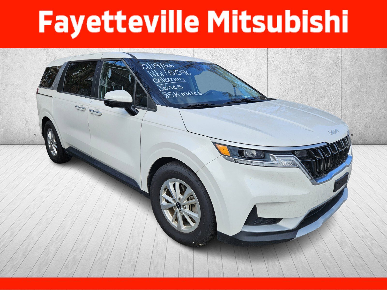 Used 2022 Kia Carnival LX image 3