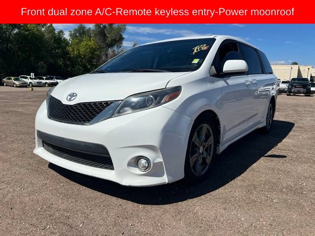 Used 2017 Toyota Sienna SE Premium FWD image 1