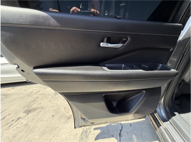 Used 2022 Nissan Pathfinder SL FWD image 19