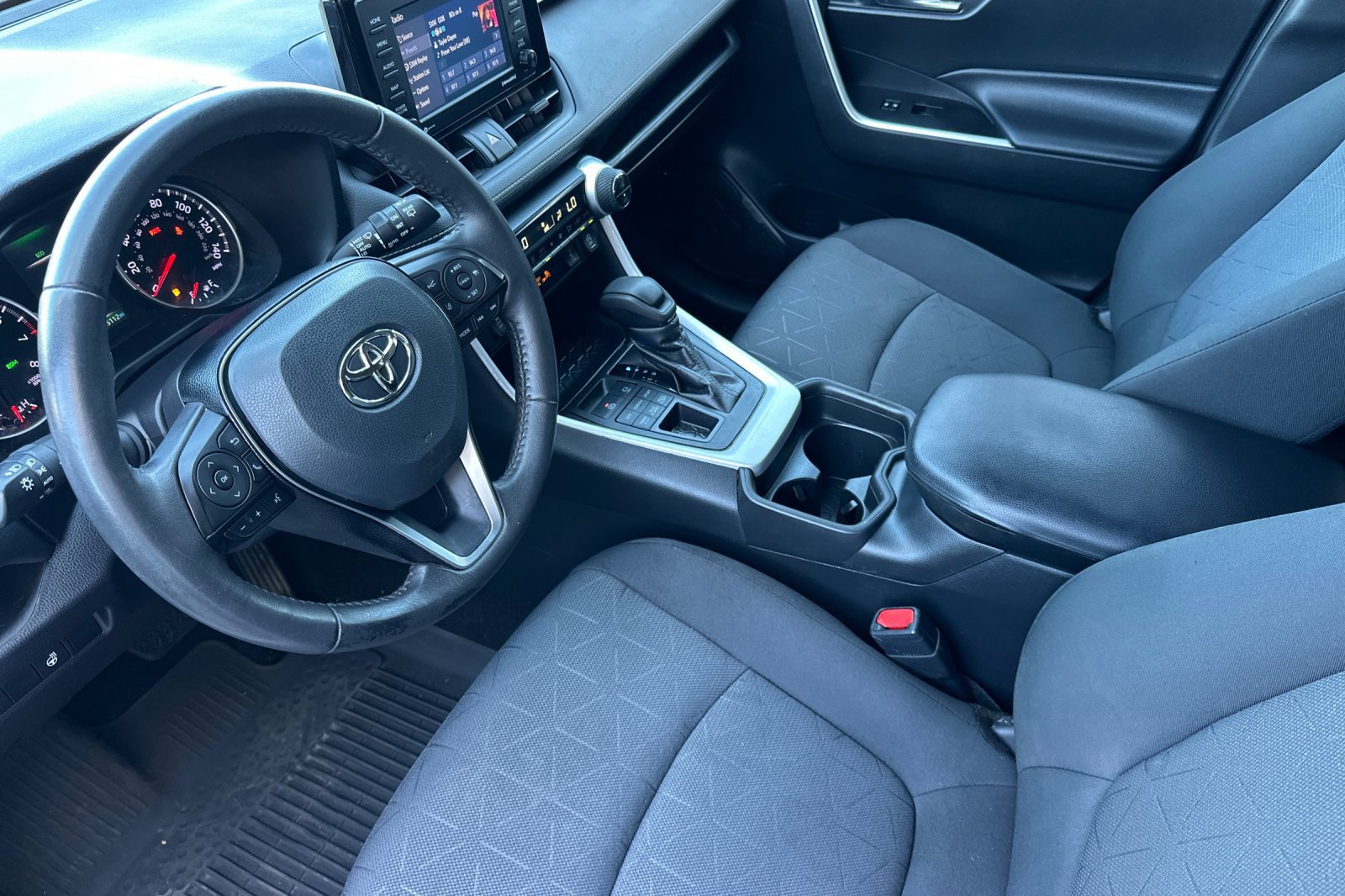 Certified 2021 Toyota RAV4 XLE w/ XLE Grade Weather Package AWD/4WD image 9