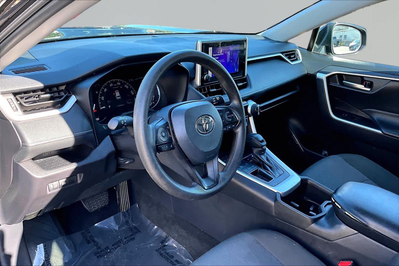 Used 2024 Toyota RAV4 XLE FWD image 18
