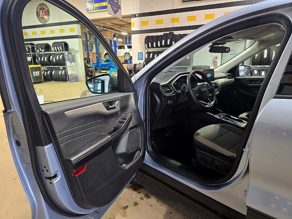 Used 2022 Ford Escape SE w/ Convenience Package image 9