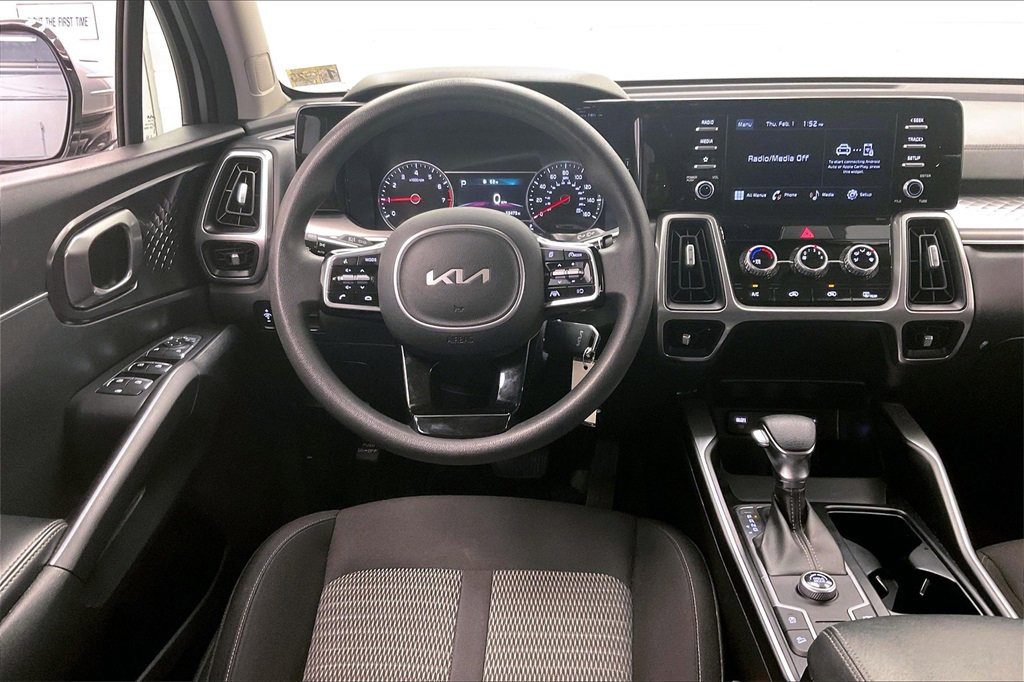 Used 2022 Kia Sorento LX image 4