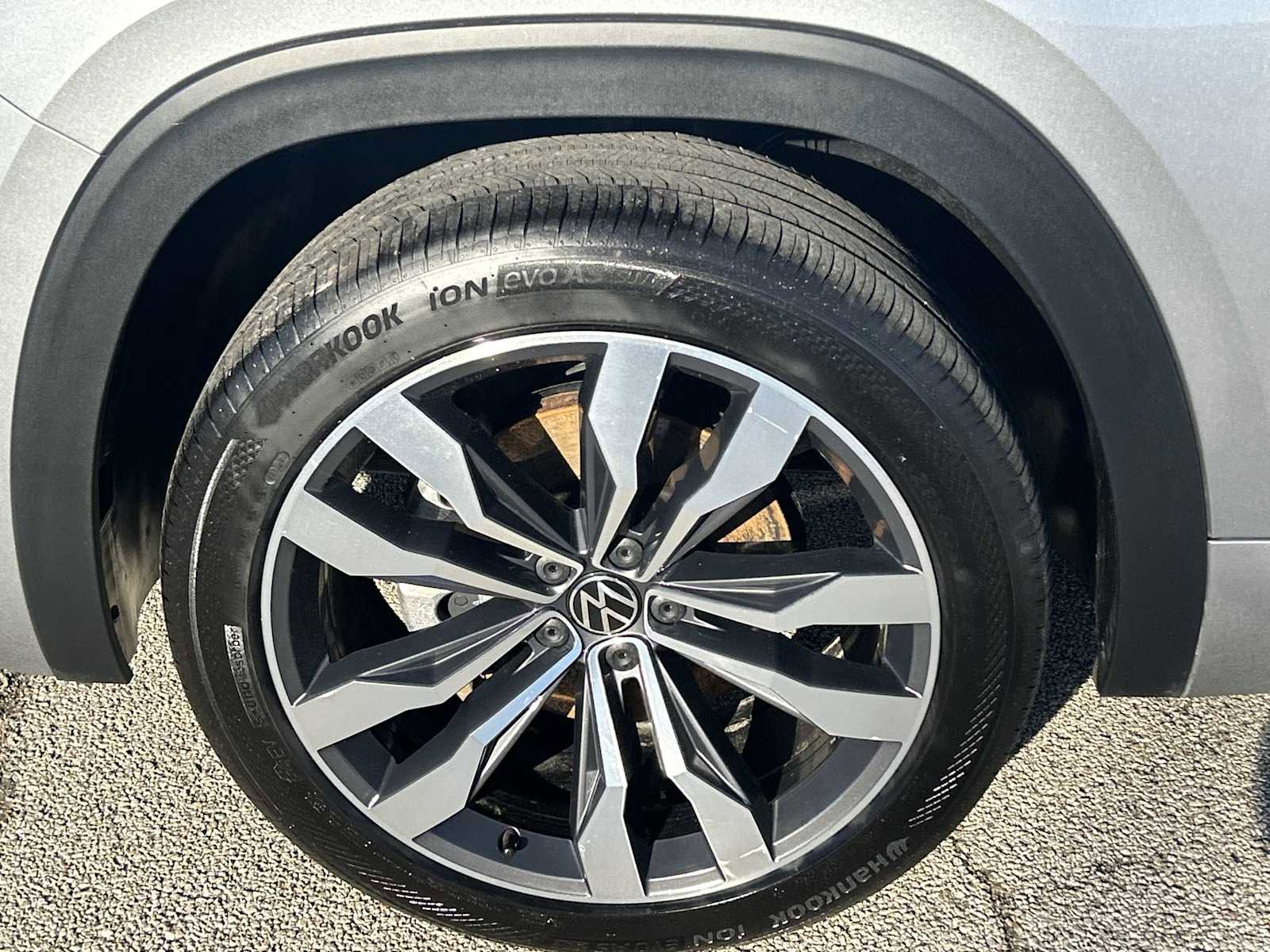 Used 2021 Volkswagen Atlas SEL Premium image 32