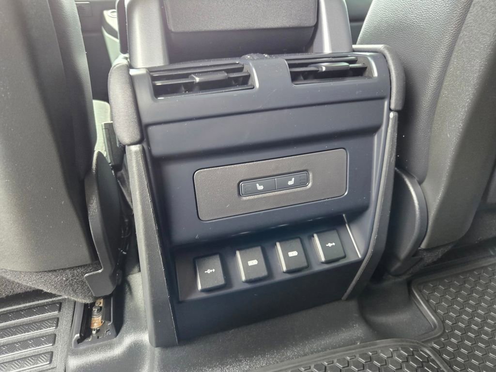 Used 2020 Land Rover Defender 110 SE AWD/4WD image 11