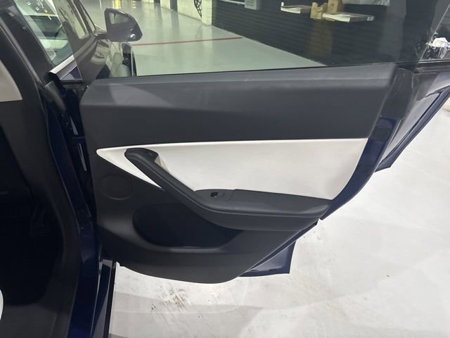 Used 2022 Tesla Model Y Long Range image 27
