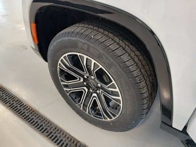 New 2026 Jeep Grand Wagoneer 4WD w/ HD Trailer Tow Package image 31