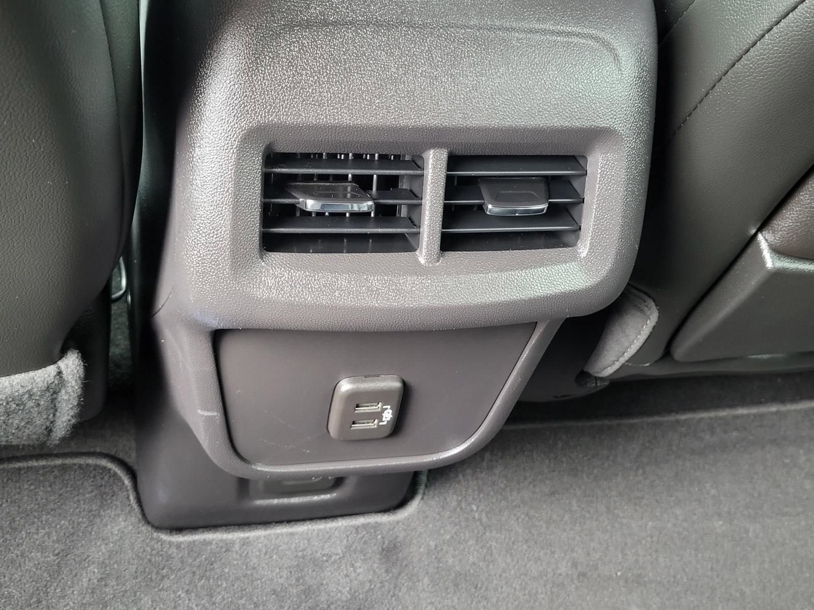 Used 2024 GMC Terrain SLT image 19