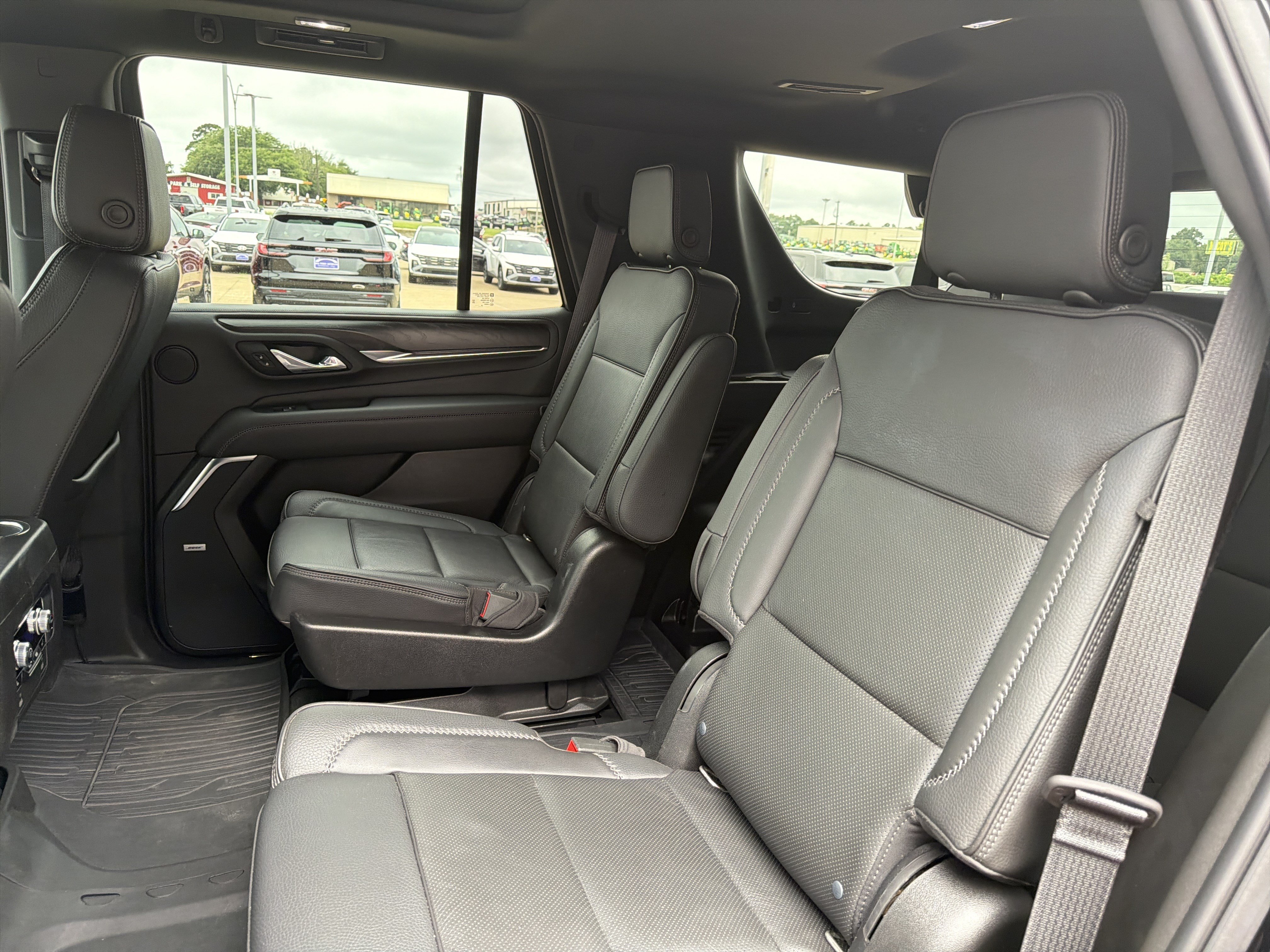 Used 2021 GMC Yukon Denali w/ Denali Premium Package RWD image 6
