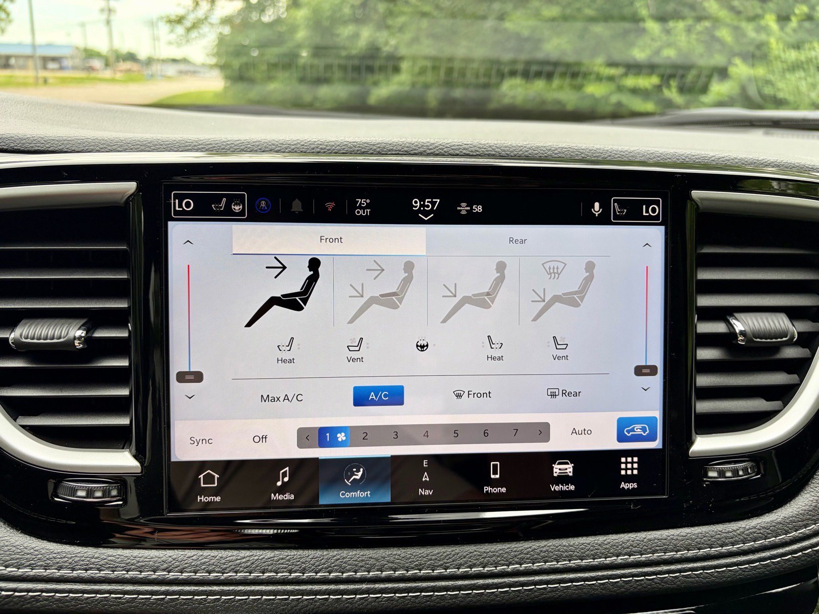 New 2027 Chrysler Pacifica Limited FWD image 30
