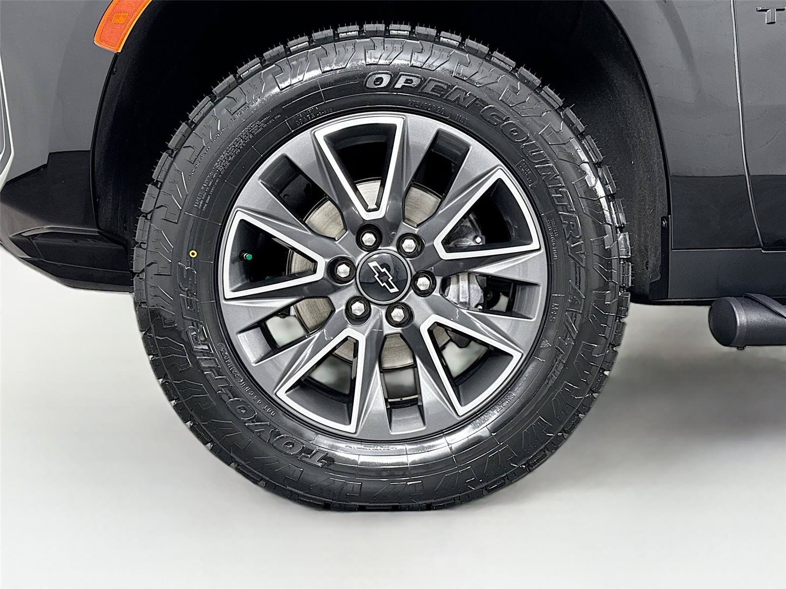 Used 2024 Chevrolet Tahoe Z71 w/ Luxury Package AWD/4WD image 44