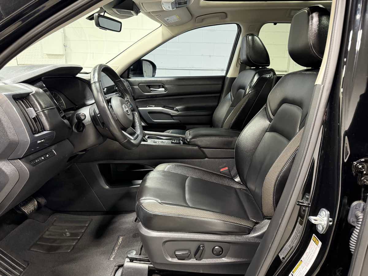 Used 2024 Nissan Pathfinder SL w/ SL Premium Package AWD/4WD image 9
