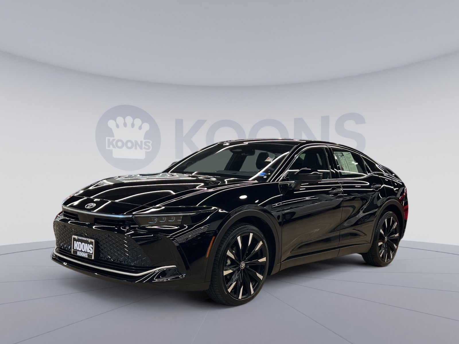 Used 2025 Toyota Crown Platinum AWD/4WD image 1