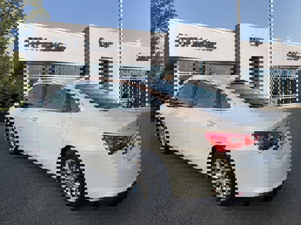 Used 2023 Chevrolet Malibu LT image 3