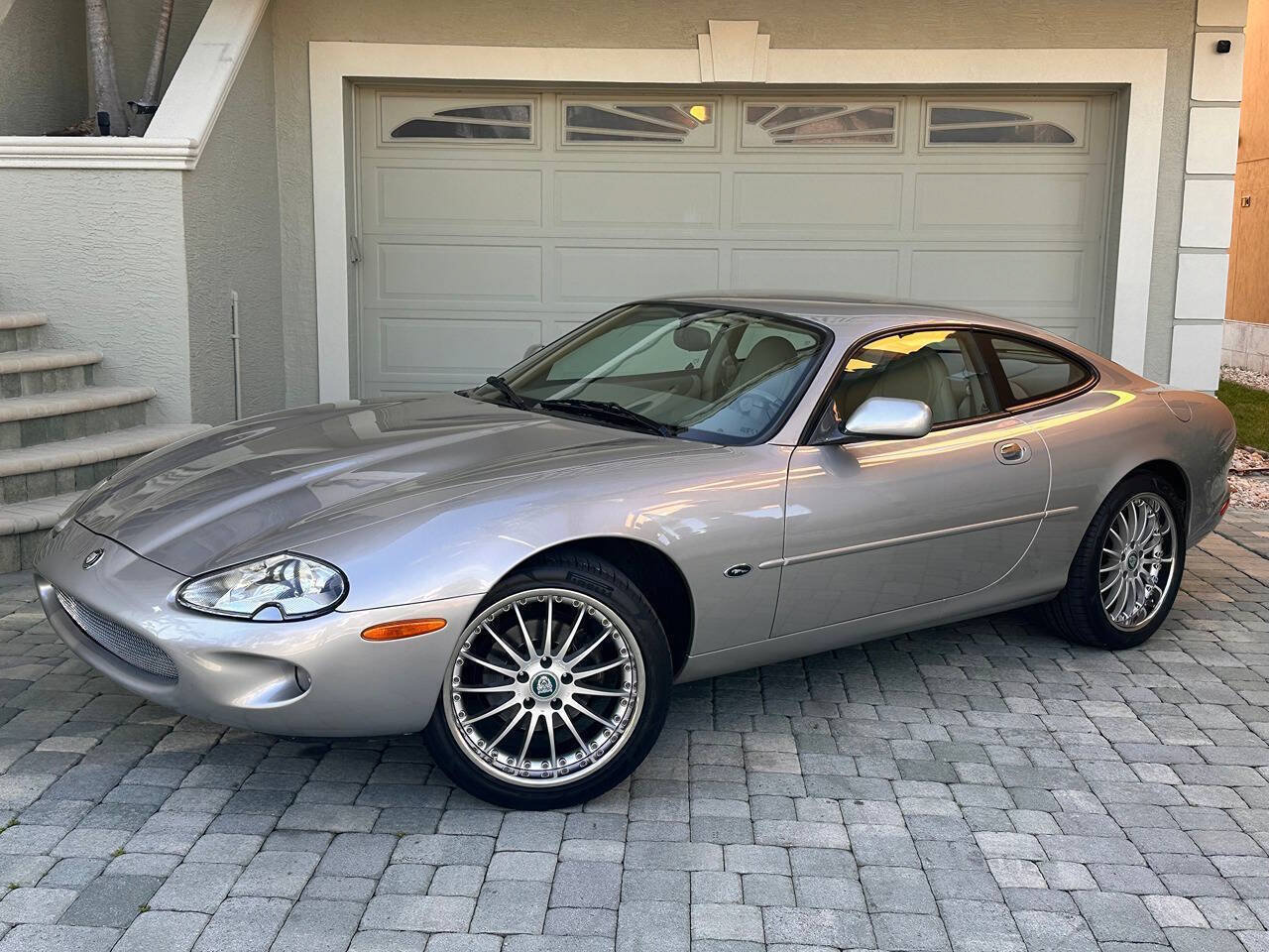 Used 1999 Jaguar XK8 Coupe RWD image 4