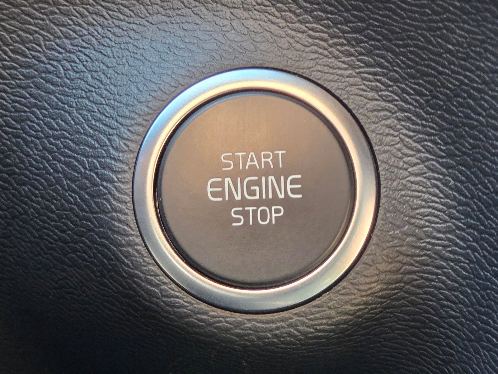 Used 2025 Volvo XC40 B5 Core AWD/4WD image 27