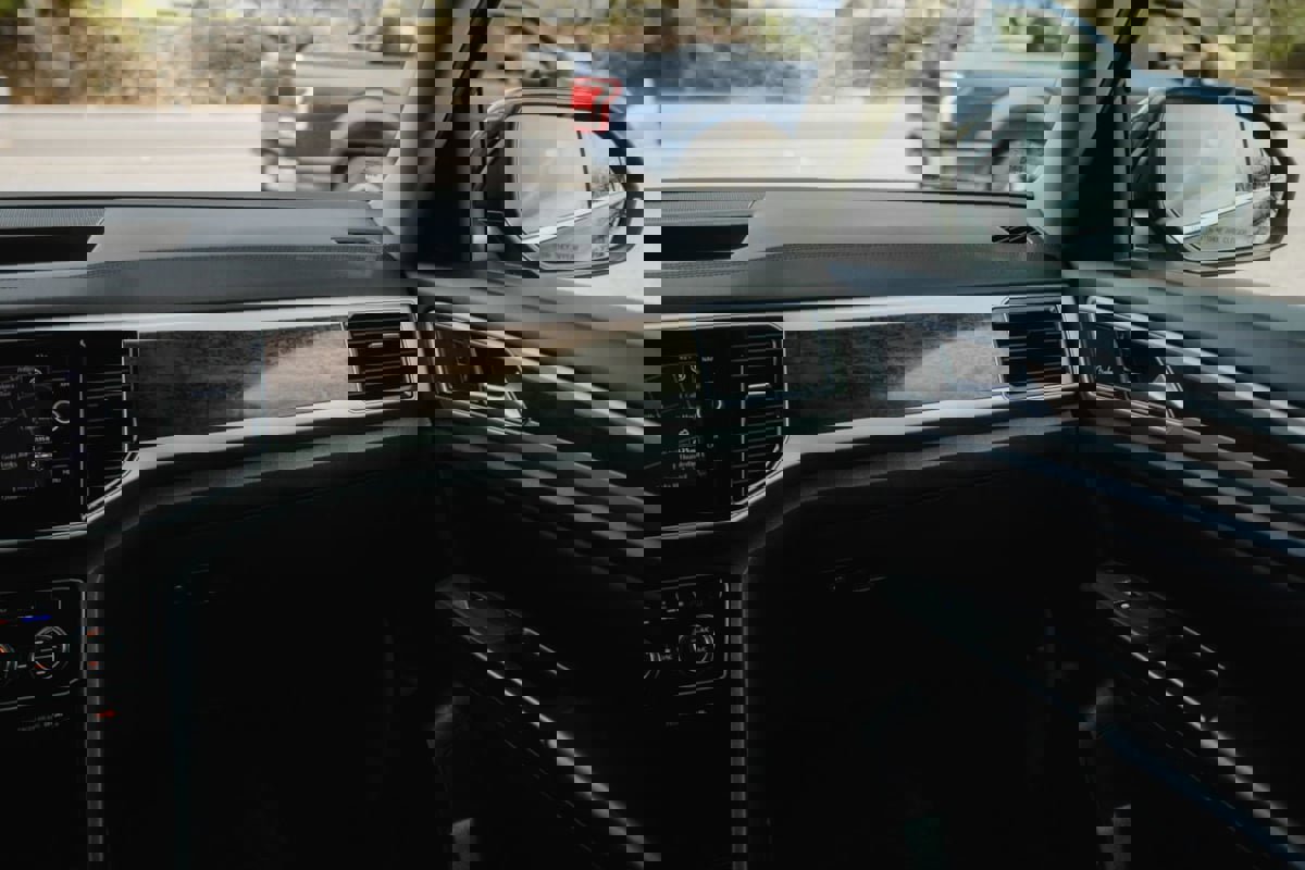 Used 2018 Volkswagen Atlas SEL Premium image 35