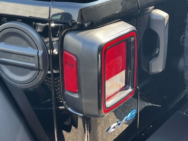 Used 2023 Jeep Wrangler Unlimited w/ Cold Weather Group AWD/4WD image 8
