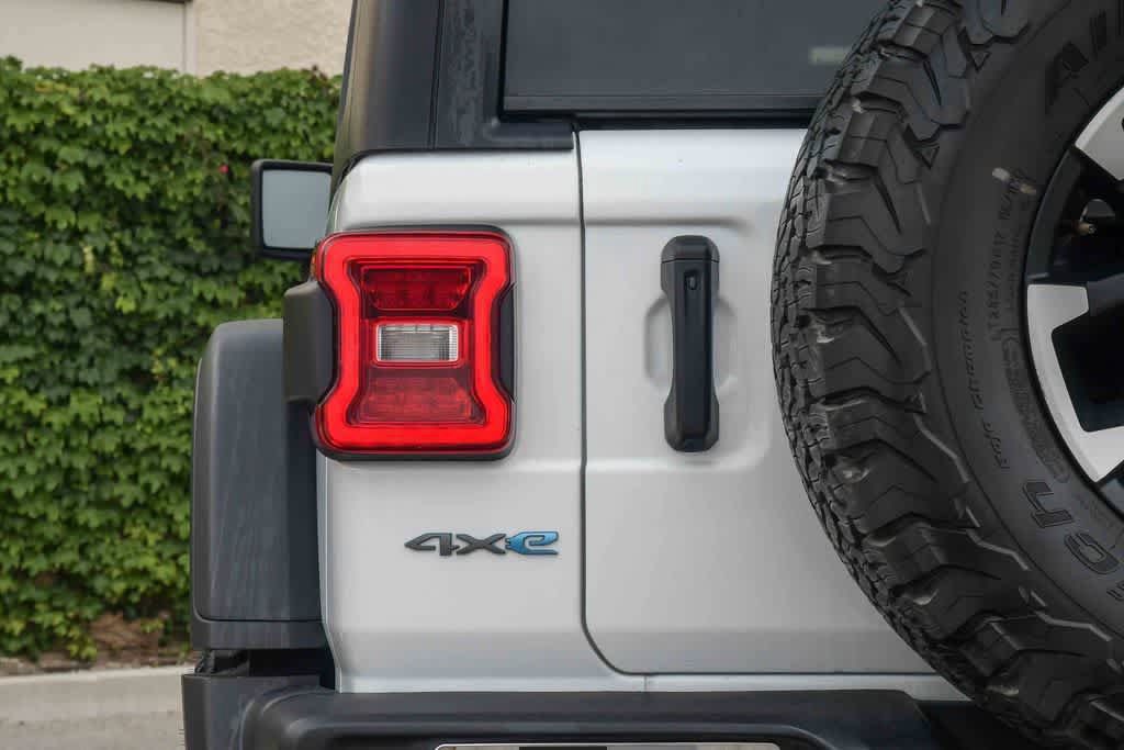 Used 2024 Jeep Wrangler Unlimited Rubicon 4xe AWD/4WD image 8