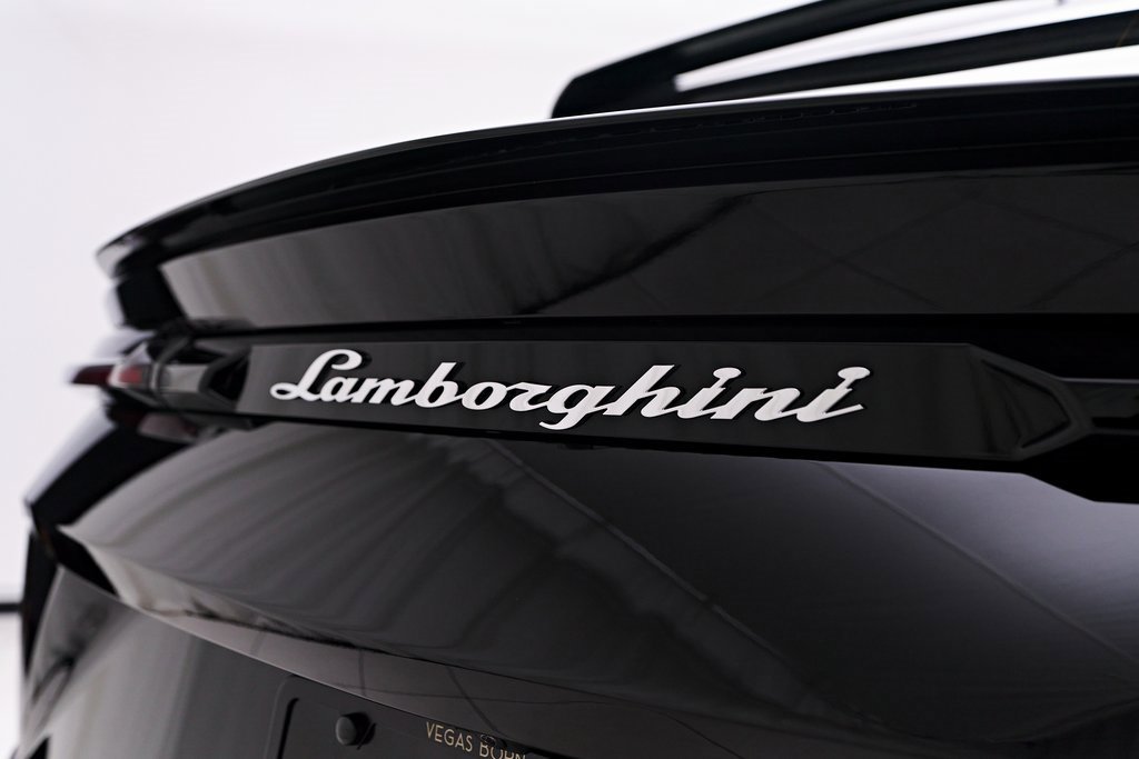 Used 2022 Lamborghini Urus image 22