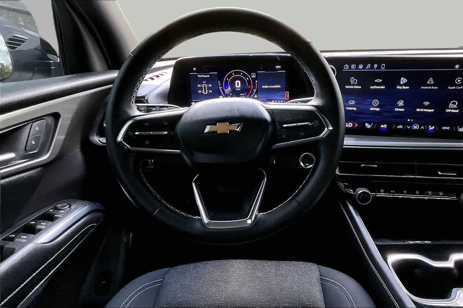 Used 2025 Chevrolet Traverse LT w/ Driver Confidence Package FWD image 6