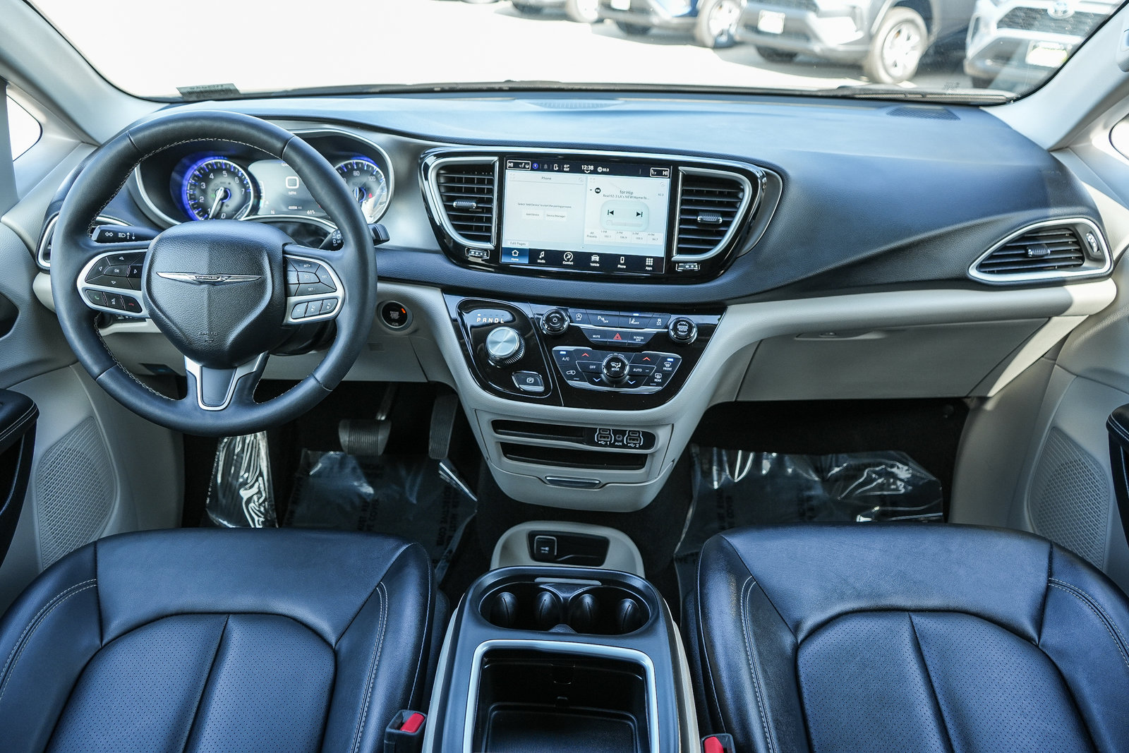 Used 2024 Chrysler Pacifica Touring-L image 12