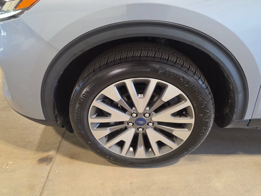 Used 2022 Ford Escape Titanium AWD/4WD image 3