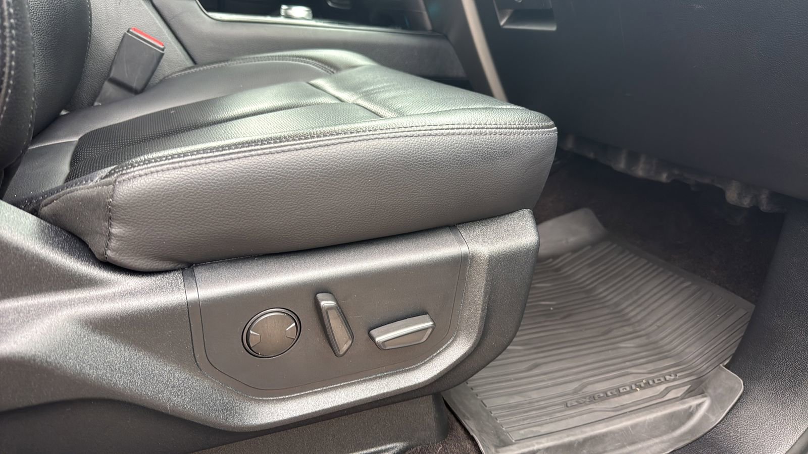 Certified 2021 Ford Expedition XLT RWD image 23