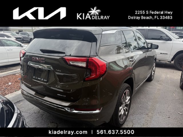 Used 2024 GMC Terrain Denali w/ Denali Premium Package AWD/4WD image 2