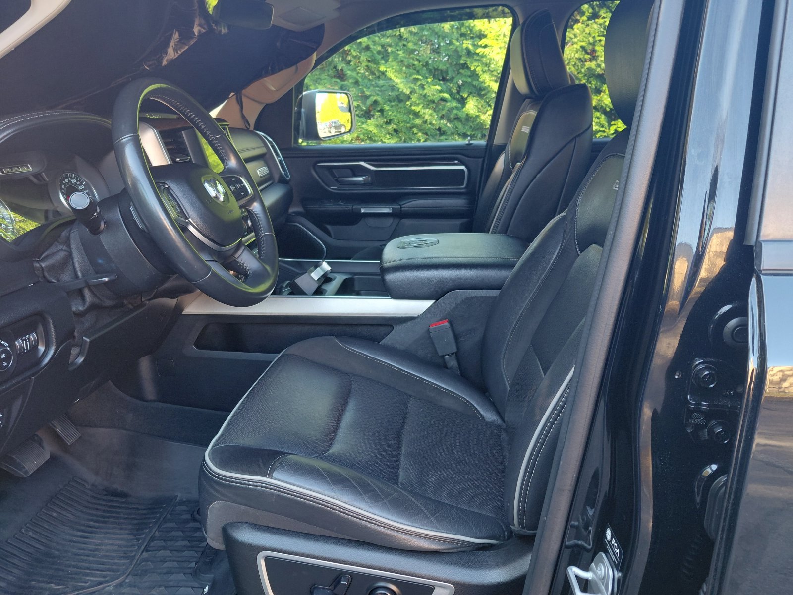 Used 2021 RAM 1500 Laramie AWD/4WD image 2