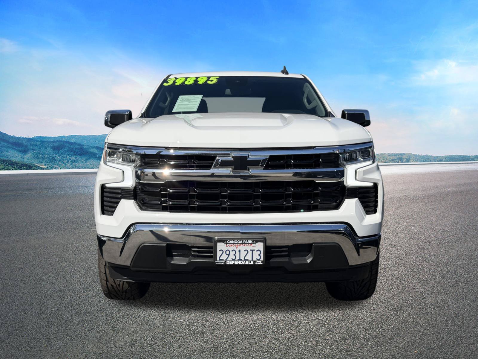 Used 2023 Chevrolet Silverado 1500 LT RWD image 2