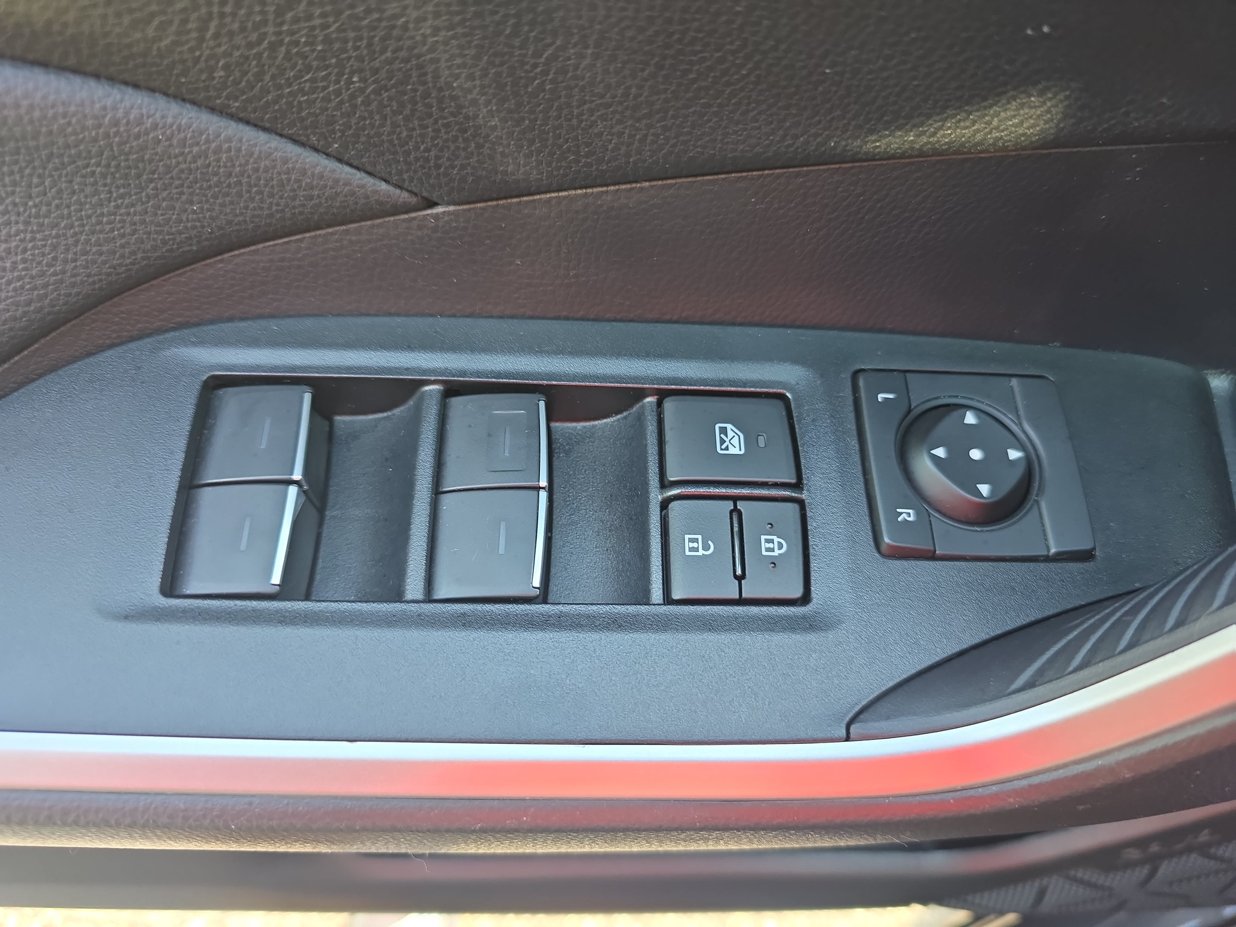 Used 2025 Toyota RAV4 XLE AWD/4WD image 24