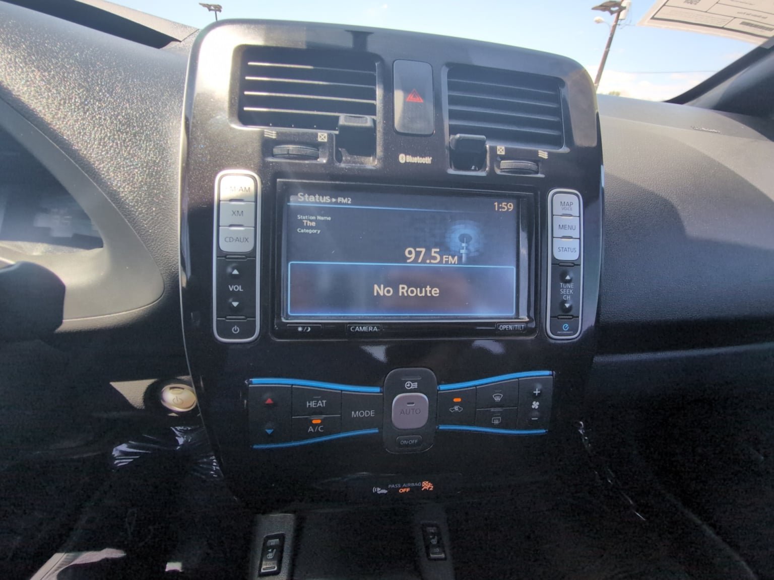 Used 2013 Nissan Leaf SL w/ Premium Pkg FWD image 21
