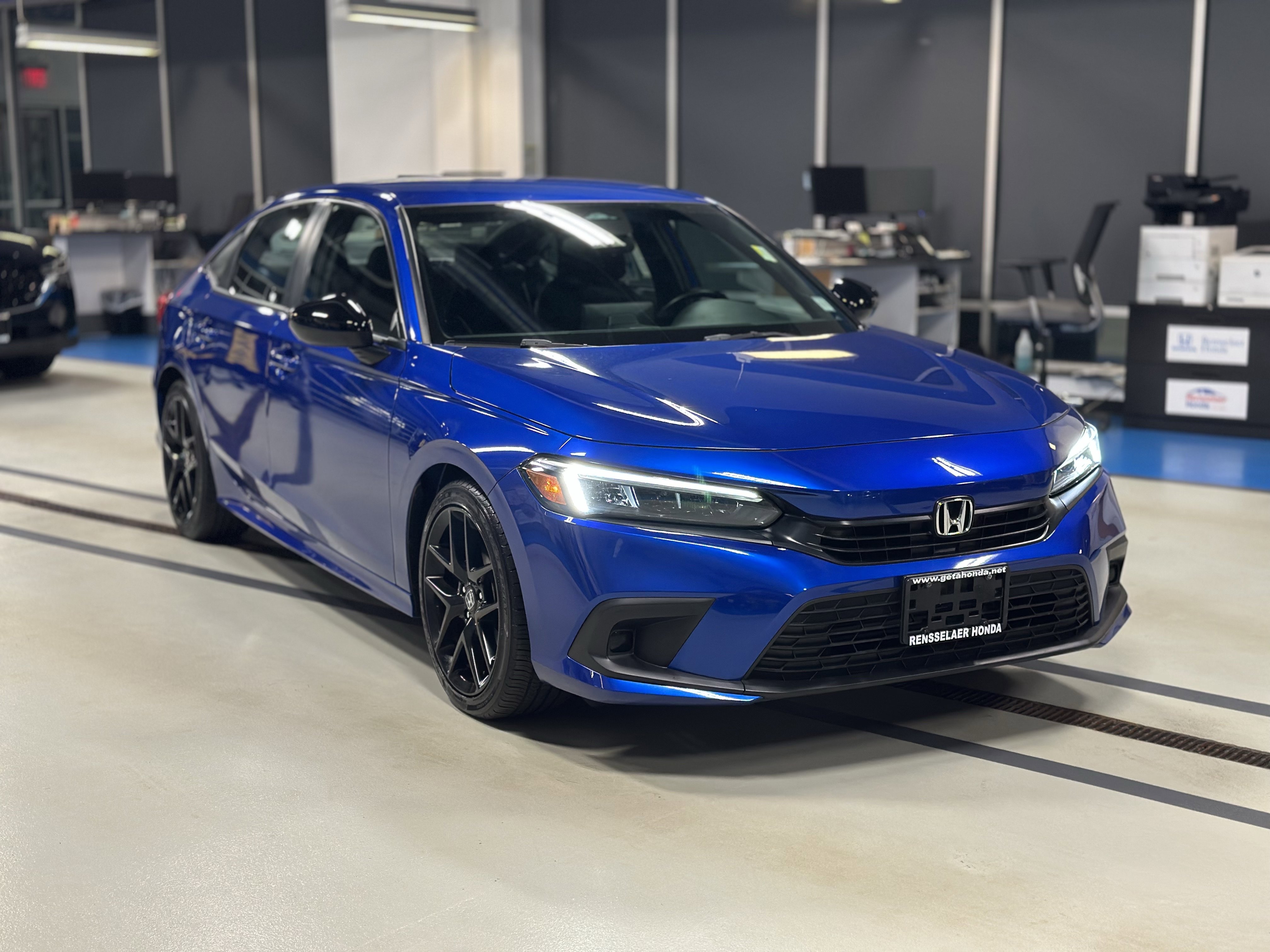 Used 2023 Honda Civic Sport image 3