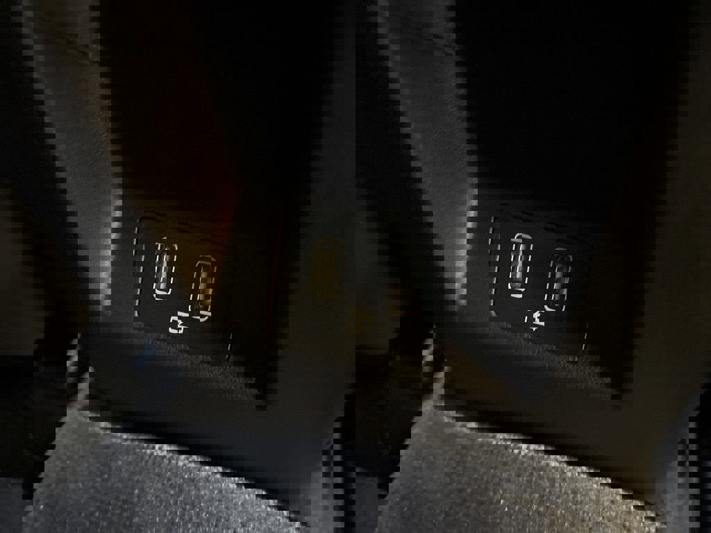 Used 2023 Hyundai Santa Cruz Limited image 24