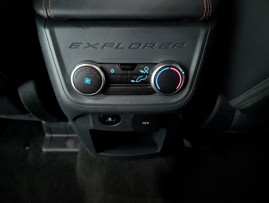 Used 2025 Ford Explorer ST-Line w/ ST-Line Street Pack AWD/4WD image 11