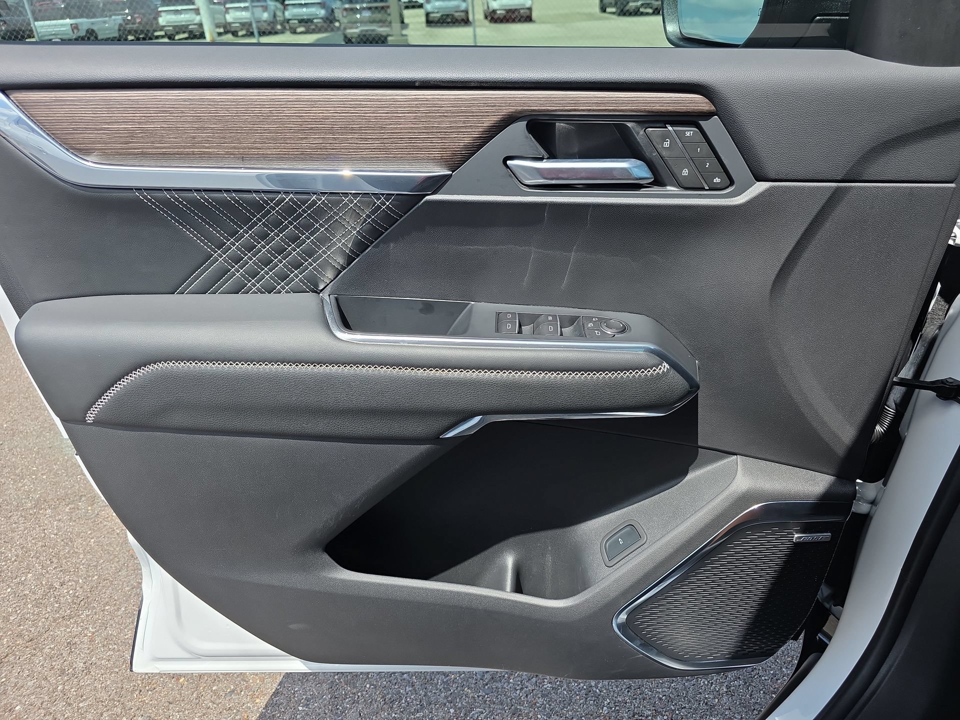 Used 2025 GMC Acadia Denali FWD image 18