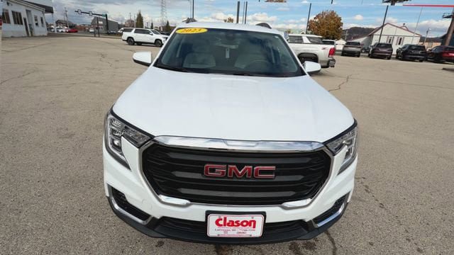 Used 2023 GMC Terrain SLE w/ Driver Convenience Package AWD/4WD image 3
