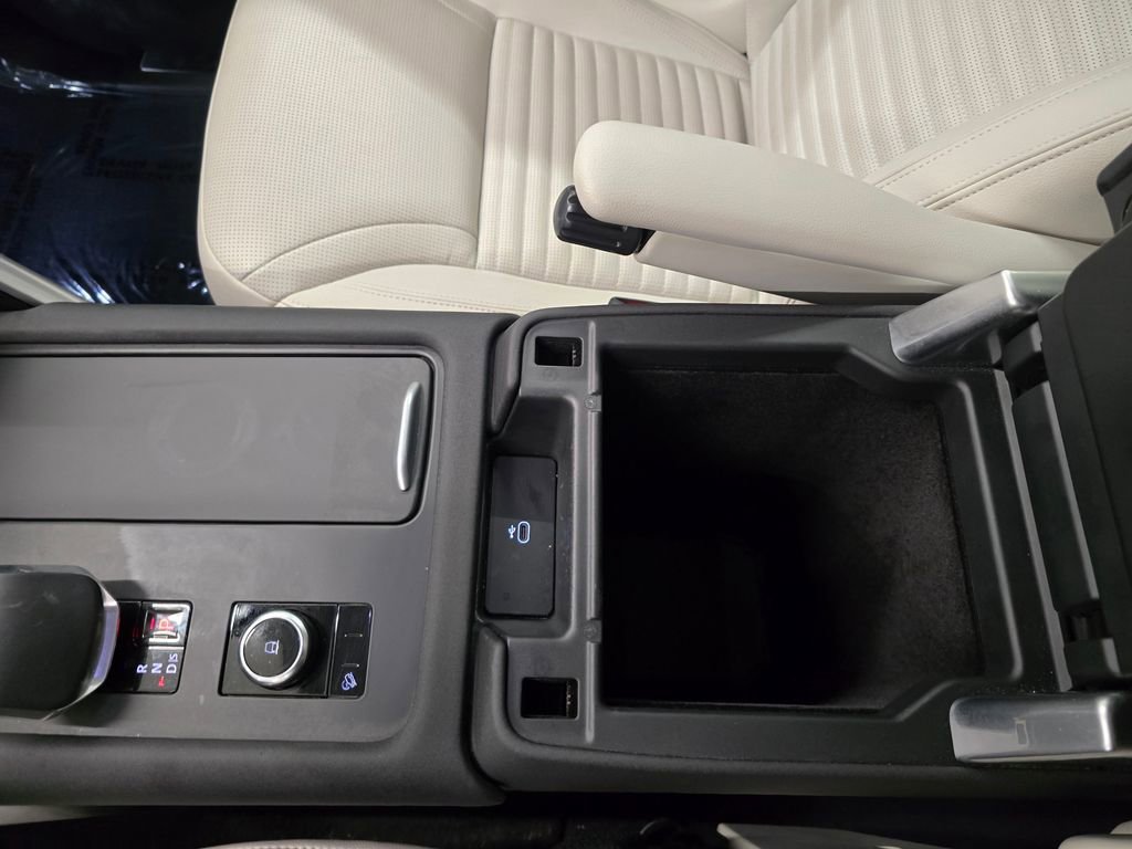 Used 2025 Land Rover Discovery S AWD/4WD image 27