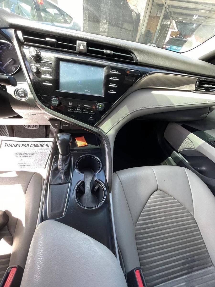 Used 2019 Toyota Camry SE w/ Convenience Package FWD image 6