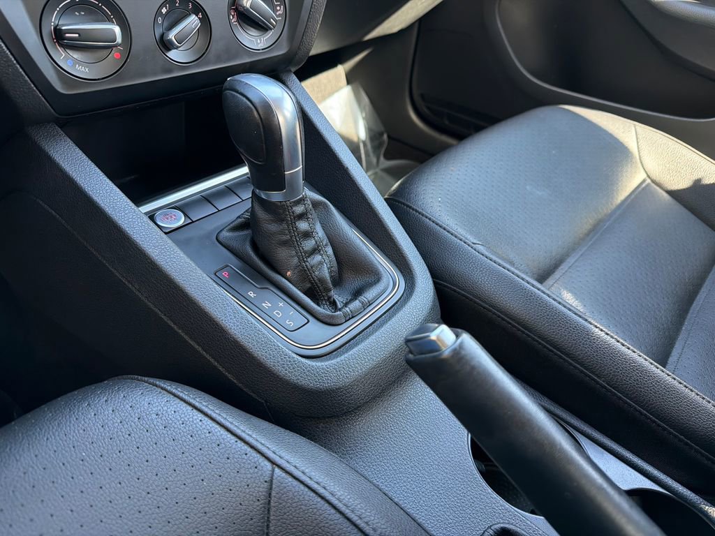 Used 2015 Volkswagen Jetta SE image 25