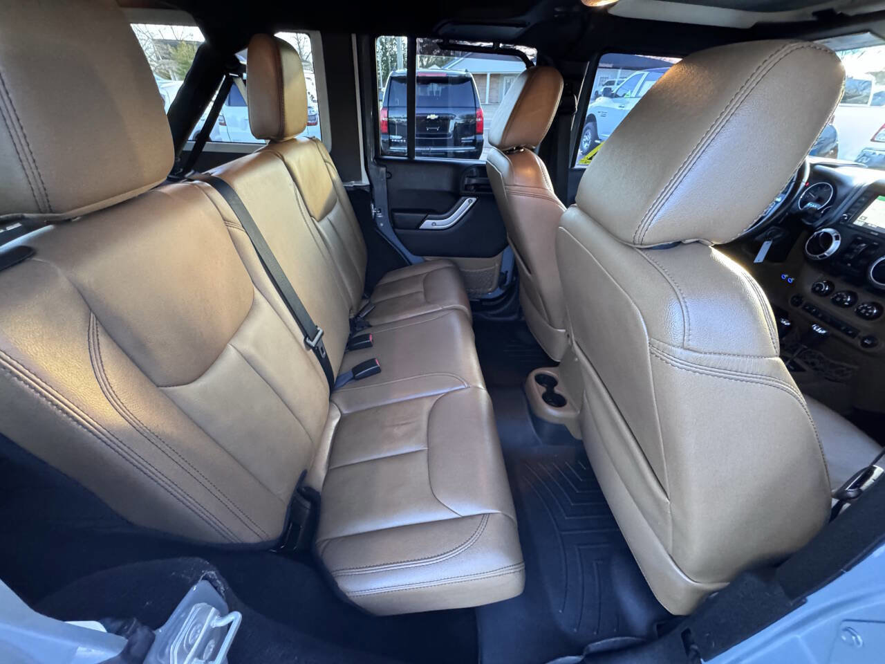 Used 2015 Jeep Wrangler Unlimited Sahara image 38