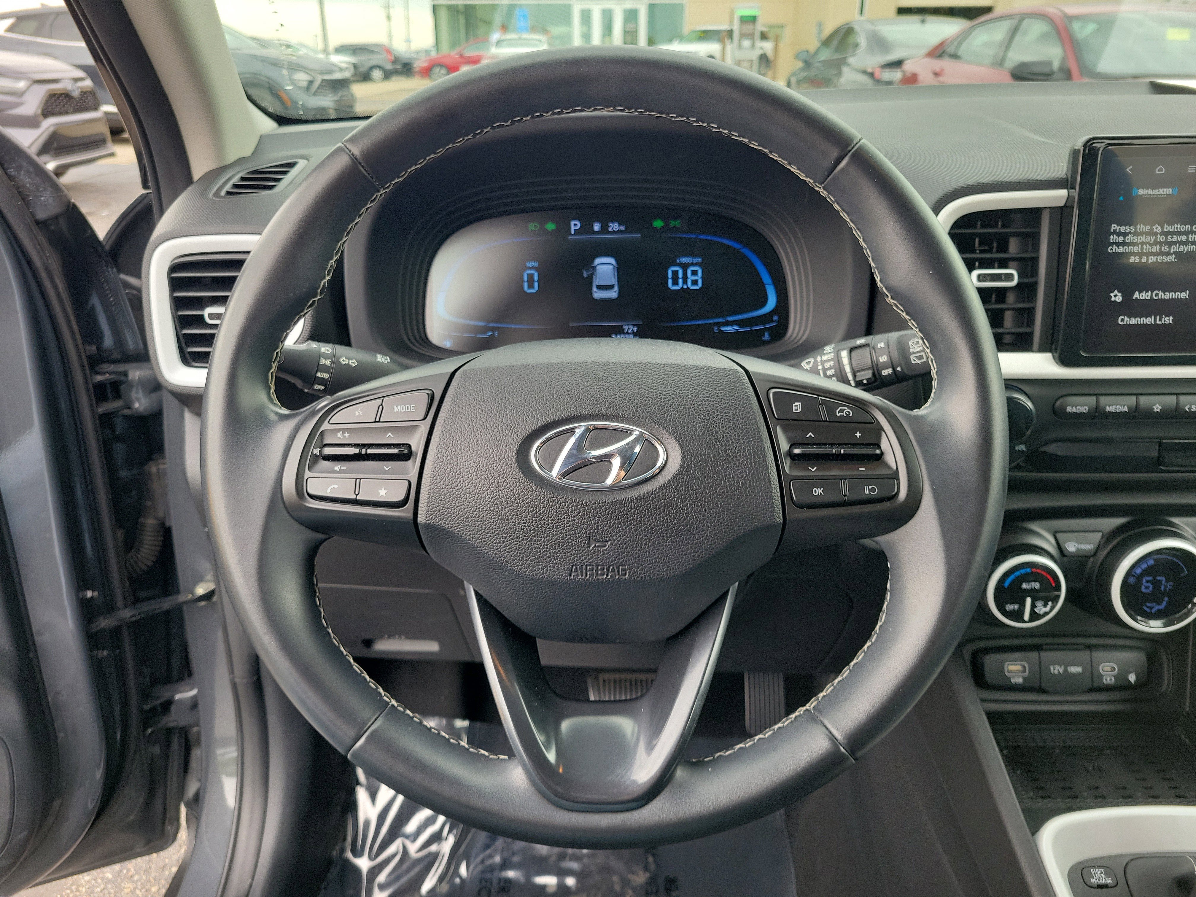 Used 2023 Hyundai Venue Limited FWD image 21